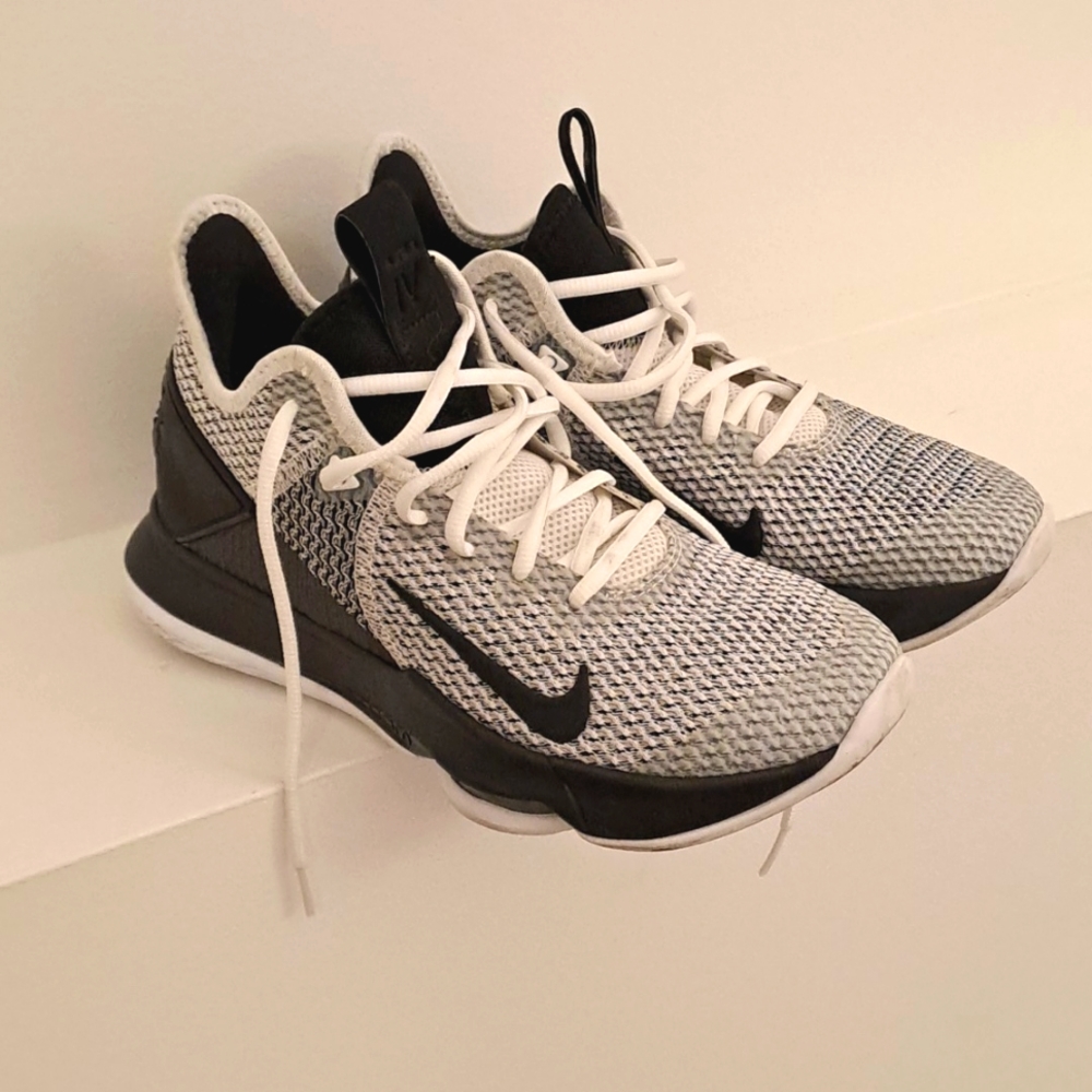 Nike LeBron Witness 4 EP 'White Black'